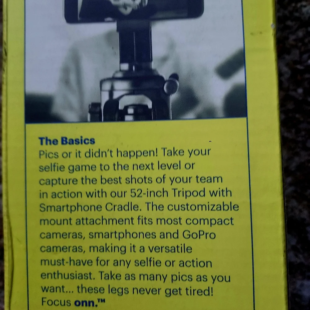 Onn tripod with smartphone cradle 17-52